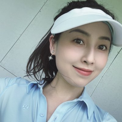 SusanWells49402's profile picture. A girl from Beijing, China currently lives in LA. I like to make friends. If you follow me, I will follow you. Like to learn anything.🥰🥰