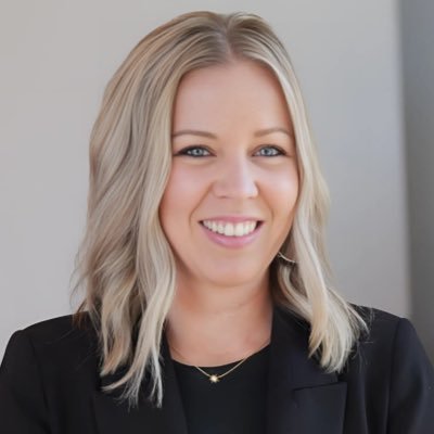 Mom, Wife, Director of Communications @DerbySchoolsKS. Proud @DHS_Panthers, @ButlerCC, @WichitaState alum. 2018-19 @NSPRA #35Under35. Posts are my own opinion.