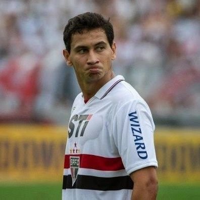 Jornalista em formação. faço uns textos sobre futebol e falo umas bobeiras. ADM da @FutebolLinhas