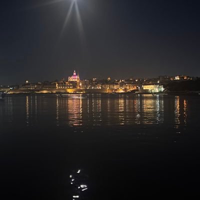 anama0892's profile picture. 