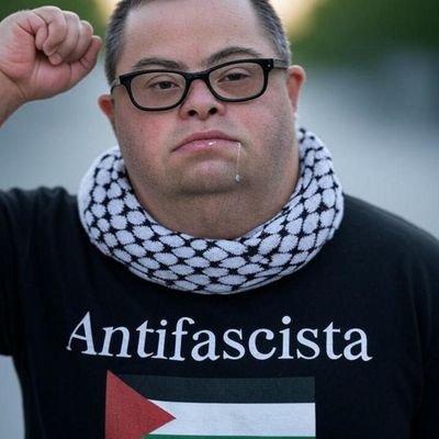 Periodista. Escritor. Antifascista. Antiracista. Feminista. Politólogo. Ateo. Animalista. Independentista. Replubicano. Anticapitalista. Marxista. ROJO