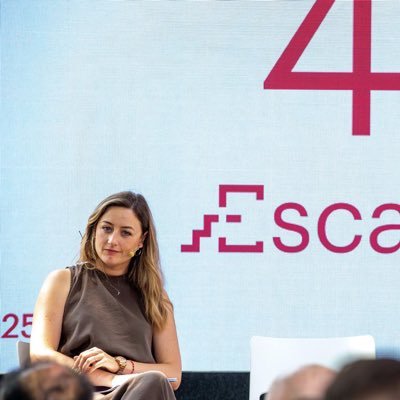 Concejal de deportes, igualdad y educación del Ayuntamiento de Valencia. Diputada de teatros de la Diputación de Valencia.