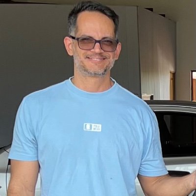 Flamenguista, Especialista em segurança cibernética, Professor de Inglês, Estudante de Mandarim.