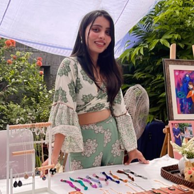 Flowers | Jewellery | Landscapes 🧵
Weaving tales through threads 🪡