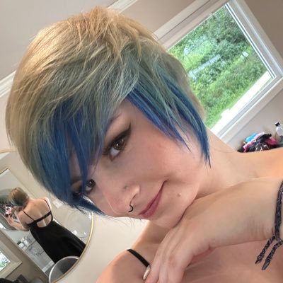 Avid Heroes of the Storm player and streamer! Current Head of Girls Gank Squad. New hair colors more often than the seasons, and I have two really cute cats