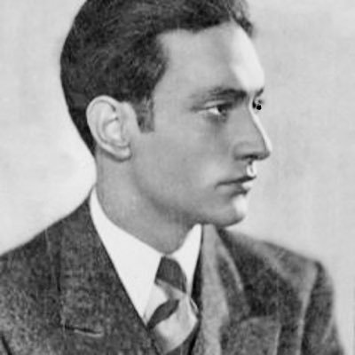 NSyt118's profile picture. «أكتبني نوتةً تارة، وصمتًا ثقيلًا تارةً أُخرى.. وبينهما أغني حالي.»