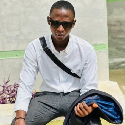 Enoch279269's profile picture. I'm a grassroots footballer ⚽