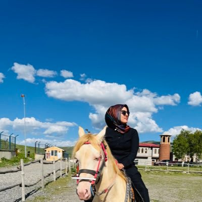 sedeftkn25's profile picture. Duygularım beni zehirliyor, bunu kimse bilmiyor! İnsanı çürüten ölüm değil, "Hayattır!" Başkasından değil, kendimden biliyorum!..