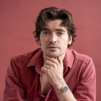 Irish actor/singer. Lover of cats and dogs. F1 fan. Currently: Les Mis London. Previously: Narrator in Blood Brothers & Choir of Man West End. Rep’d by @BBAteam
