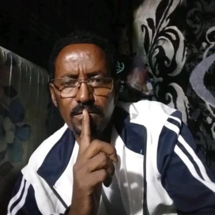 ገንዘብ ክዛረብ
ሓቂ የስቅጥ ።
ሓላፊ ከጓጥጥ ፡
ሃብታም ክሽቅጥ ፡
ድኻ ከዕለብጥ ፡
ፈጣሪ'ሞ ኣስቂጡ ማዓስ የስቅጥ !!
ኩሉ ነገር ብሓይሉ'ዩ ክልወጥ ።
ሕጊ ንሓያላት ዕጥቆም ፡
ንድኹማት መቕተሊኦም'ዩ ።