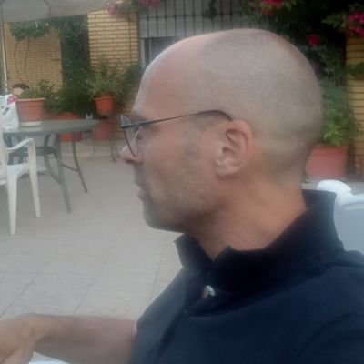 JosluisGre12040's profile picture. iba para psicólogo , escritor y estrella ...y me quedé en un rincón neutral🎶🎶🎶