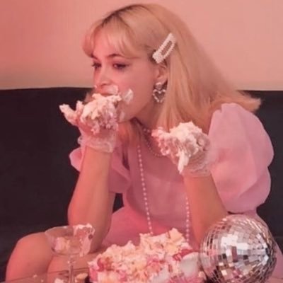 ୨🎀୧ 23 • 18+ 🩰 ana • bpd 💗 junkorexic ♡ stoner
