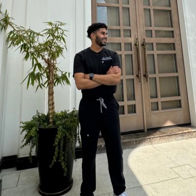 Orthopedic surgery chief resident 🦴 #meded || nonprofit @heart2soulinact || interested in med innovation