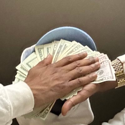 lowkeyandoutt's profile picture. 