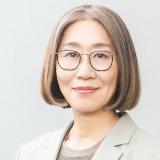 (いけざわさとみ)漫画家。 元れいわ新選組 参議院比例候補者/代表作 『ぐるぐるポンちゃん』『はっちゃん、またね 』『講談社学習まんが紫式部』/日本酒大好き。山形・鯉川酒造「あたためますよ」などラベル多数描いてます/メールikzw318@yahoo.co.jp