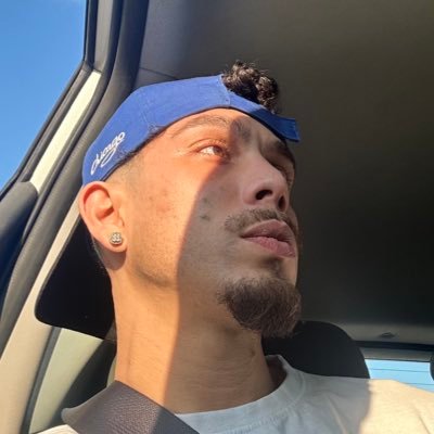 xCLARIITYx's profile picture. | From Chicago | Love video games | Cancer Survivor | VSNRYCO |