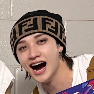 cries about a new member everyday | 3racha enthusiast| minsung obsessed | OT8 | 25+
