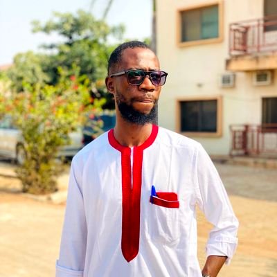 (FOLLOW ME I PROMISE TO FOLLOW BACK 🙏:)Passionate in hair cut ✂️