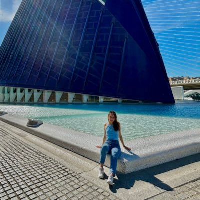 MARÍA. Madrid, 1998 🇪🇸 Farmacéutica 🧪🔬🧫 Microbiología & parasitología. Muy fan de esos bichos y de la F1. 🦁