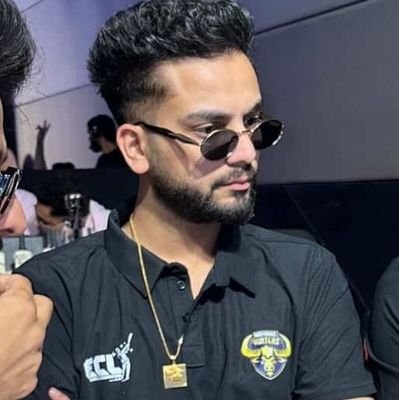 BheemXelvish's profile picture. हिंदू 🚩🚩 

जो राम का नही वो हमारे काम का नही 
Jai Shree Ram 🙏 only support @Elvishyadav