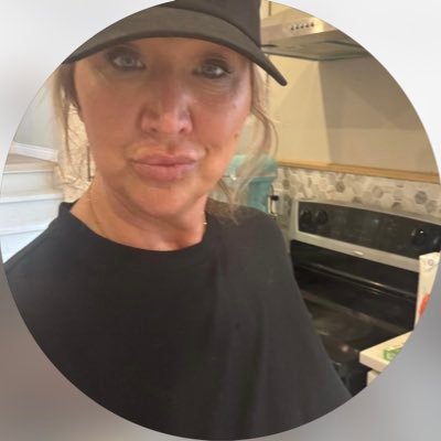 Outdoor woman. 🐶Pet lover| Widow | Country 🇺🇸| Mental health | Christian