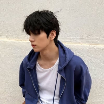 200?|I’m gay| Guess who? RP 50/50 Need some user friends