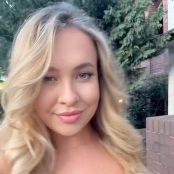 BurgerTiff98165's profile picture. 