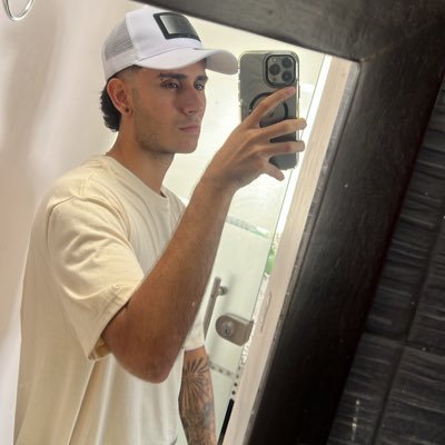 Sanml222's profile picture. 