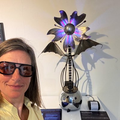 Forbes 2018 Blockchain “Pioneer”| Microsoft’s Blockchain Innovator 2018 | Founder & CEO https://t.co/yiiIbILhv3 | First & Fav Investor in SuperRare |NFT ART