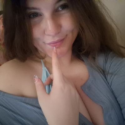 h52720's profile picture. A Good Single Lady chasing a good life  just here for fun and a real shaped man that don't ask for crypto ain't here for that just just wanna   and chill❤