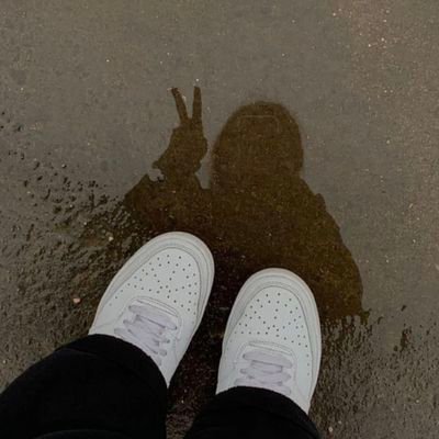 Em tenûra sar û bêdeng
va bi xwinê himhimi
Çerx û dulabê te Kurdo,
rabe ser xwe zîvirî..