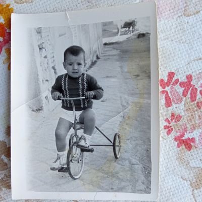 España pais de golf@s y ladron@s
Jubilado sin prisas de nada
Fan de toda la vida del grupo Módulos
Robles Tomás Bohórquez (DEP) Emilio Bueno J A Reyzabal (DEP