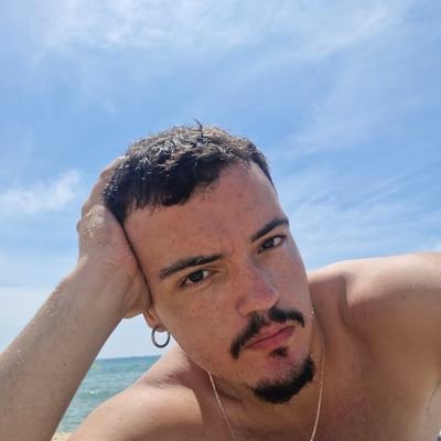 romaozinhoh's profile picture. a mão invisível do mercado tá apalpando meu saco