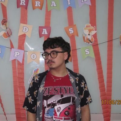 ele/dele
19 anos
panssexual
artista independente
fazendo tempo extra desde 2006♡