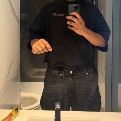 Devchrisssss's profile picture. Full Stack Developer | I build end-to-end apps with React, Next.js, Node.js, Express & MongoDB | Clean code, state mgmt, great UX | Founder & CEO of Chowspace