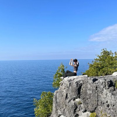 afriessasongko's profile picture. With a smile and a song, life is just like a bright sunny day🥰😎