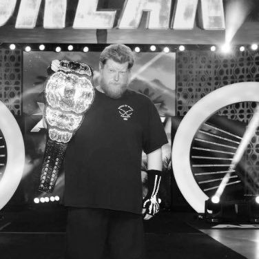 YouTuber. Chasing the dream and Living life. Love the art of professional wrestling. https://t.co/KOzBZbi5dN