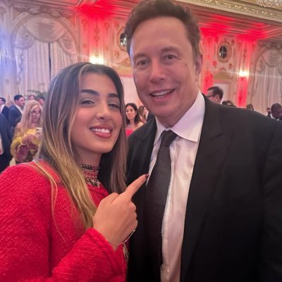 Guiding @ElonMusk's vision for a better future through Spacex, Tesla, Neuralink, and more. & Tech enthusiast, dream chaser, and innovation advocate.