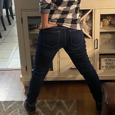 TanF99's profile picture. looking to swap pics and stories