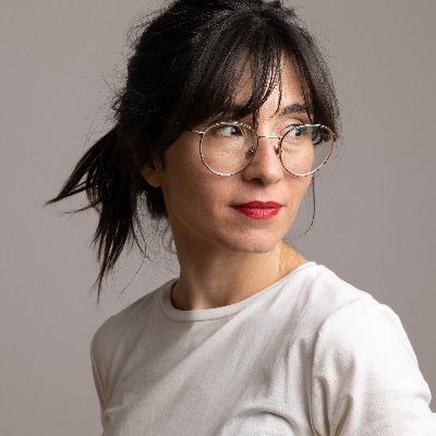 Escritora.
Edito el blog de @eternacadencia y pregunto en el podcast Máquinas de escribir.