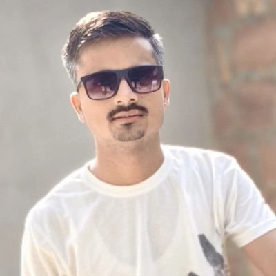 जिन्दगी जीना आसान नहीं होता. बिना संघर्ष के कोई महान नहीं होता. जब तक पड़े न हथोड़े की चोट. पत्थर भी कभी भगवान नहीं होता!