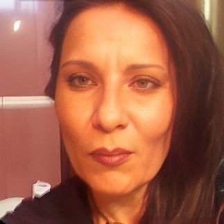 Soy empática, sé escuchar y nunca olvido de donde vengo.Creo en la humanidad de cada quien, en la nobleza y el honor. Pero también imparto mi propia justicia,