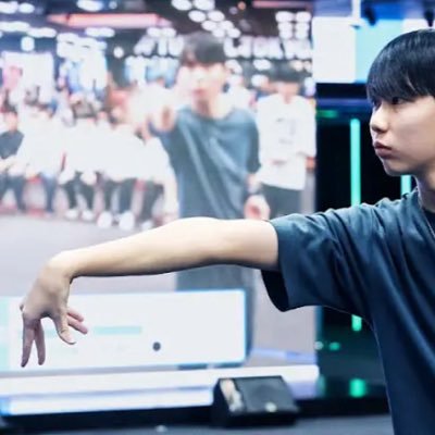@Artemis_WASEDA所属 JAPANプロ ライブ15 フェニ18 大学1年生 主にライブホームで投げてます ダーツに関することだけ呟きます 無言フォローすみません💦