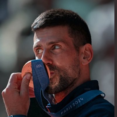 novakyrg's profile picture. djogoat/ Dans le train en premier classe pour sinner , mensik , shang , rune , medjedovic , draper , tien , Royer .