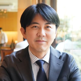 ブランディングプロデューサー×コンサルタント×コーチ×上級ウェブ解析士×デザインデレクター×セミナー講師/有限会社ココロ・エンタテインメント代表取締役社長/30歳で起業/24年目/著書『やさしいままでうまくいく』(自由国民社)/プロデュースした著者の累計部数200万部超/全国31都道府県で300回以上登壇/京都市在住