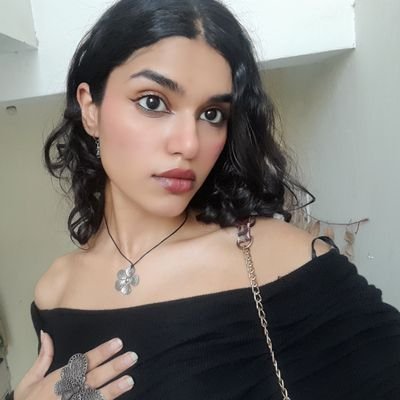 ✄ Profile