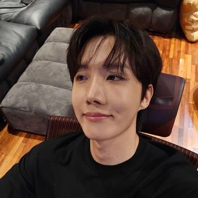 rkives_of_ana's profile picture. We are back💜