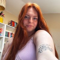 em . π (@glossyem) 's Twitter Profile
