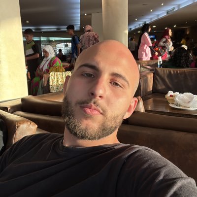 I’m Khalid Eljohary — motion designer, video editor & dentistry student
I mix editing and design to make content that actually lands.
📍 Based in Cairo.