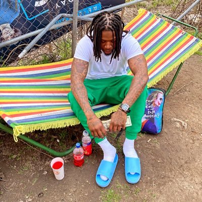 I’m a unsigned artist that’s from a small town tryna elevate to the next level I just want to be legendary 💚🌟💯